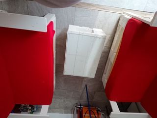 Sofás palets blanco y rojo