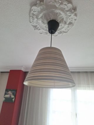 Lámpara techo gris y blanca
