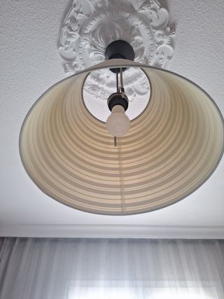 Lámpara techo gris y blanca