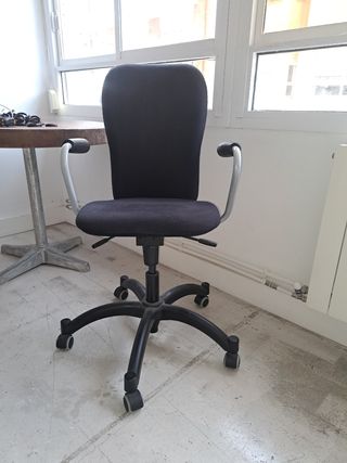 Silla oficina giratoria negra