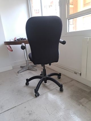 Silla oficina giratoria negra