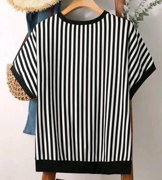 Camiseta rayas blancas y negras