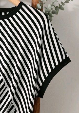 Camiseta rayas blancas y negras