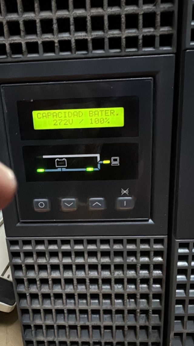 SAI Socomec - 2x baterías