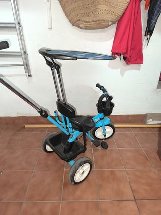 Triciclo infantil con capota