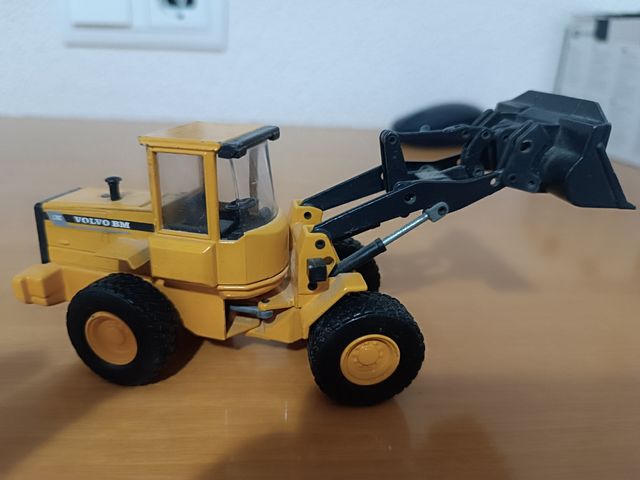 Mini Volvo BM - Excavadora