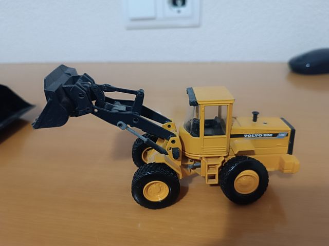 Mini Volvo BM - Excavadora
