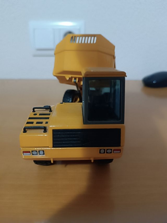 Mini Volvo BM - Excavadora