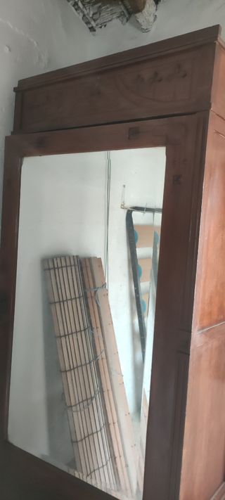 Armadi antichi in legno massello