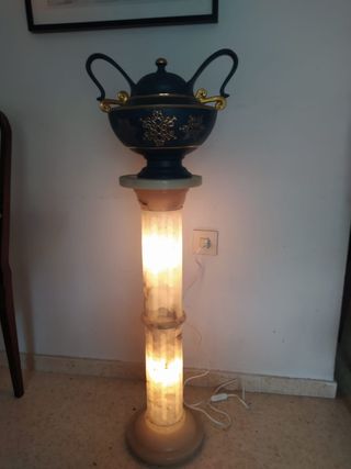 Jarra y pedestal de alabastro