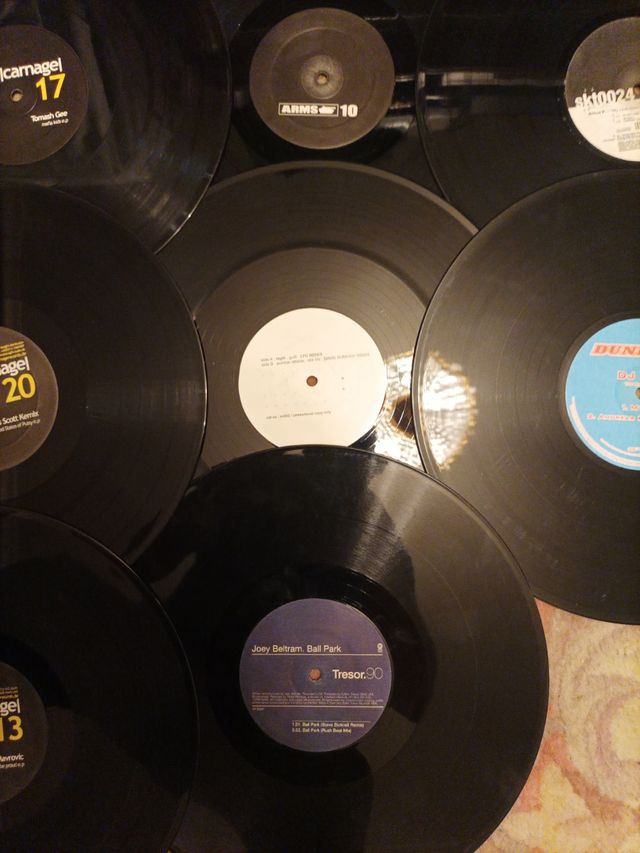 Lote 20 Vinilos Hard Techno, fundas genéricas
