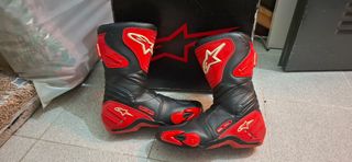 Mono Alpinestar, guantes y botas