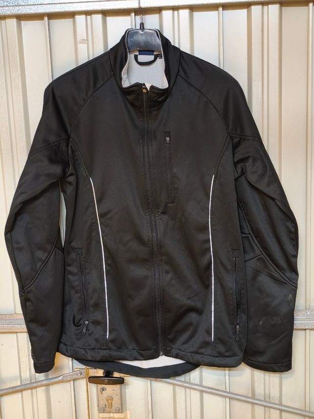 Chaqueta ciclismo negra softshell