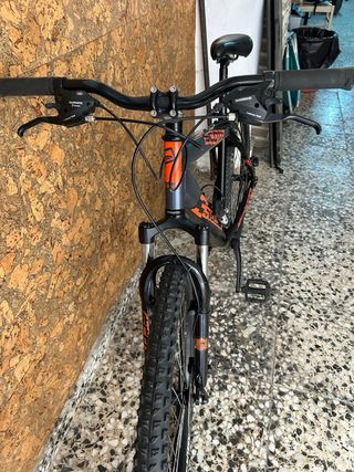 2 MTB: Specialized XL & Scott M