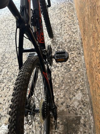 2 MTB: Specialized XL & Scott M