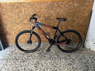 2 MTB: Specialized XL & Scott M