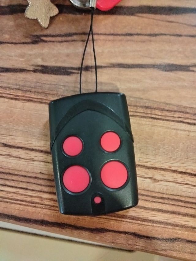 Mando universal garaje DC-PCV48 4 botones
