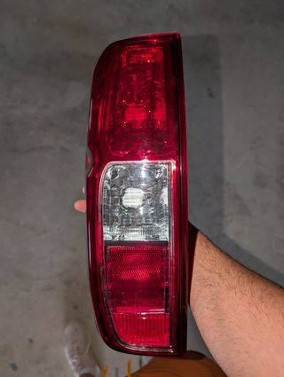 Piloto trasero Nissan Navara (Izquierdo)