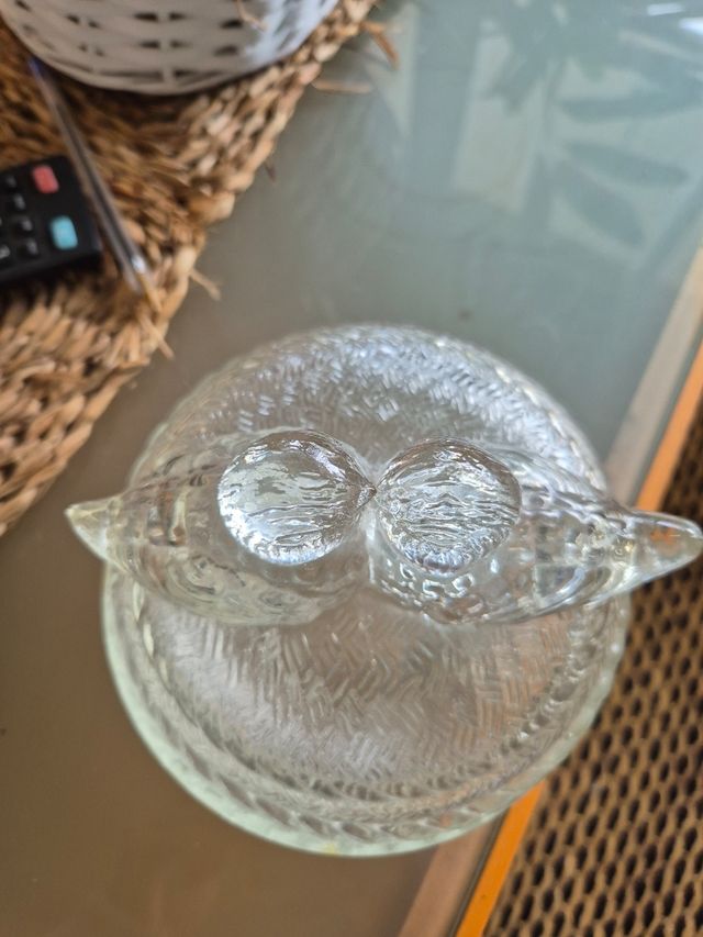 Ciotola antica con coperchio