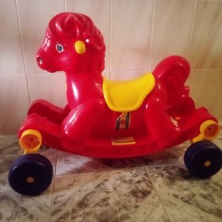 Caballito mecedora rojo