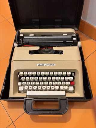 Olivetti Lettera 35:Máquina de escribir
Negociable
