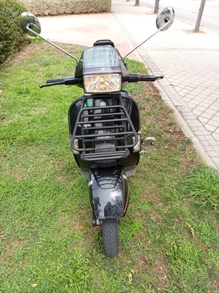 Vespa TX 200: Scooter clásico
1990 


