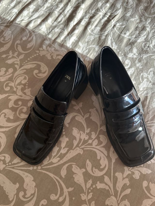 Zapatos Zara charol negros - 39