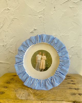 Moldura de tecido azul e branco