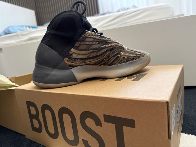 Scarpe da basket Adidas Yeezy QNTM
