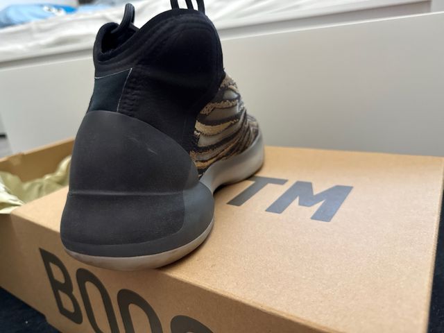 Scarpe da basket Adidas Yeezy QNTM
