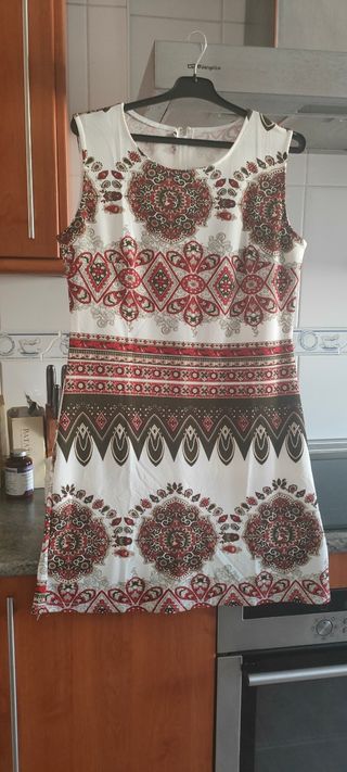 Vestido blanco y rojo estampado