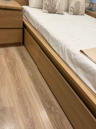 ESTRUCTURA DE CAMA MALM
DOS CAJONES y COLCHON
