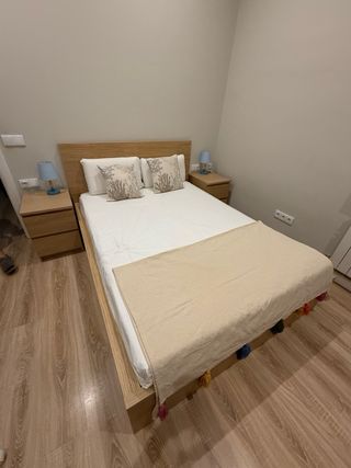 ESTRUCTURA DE CAMA MALM
DOS CAJONES y COLCHON