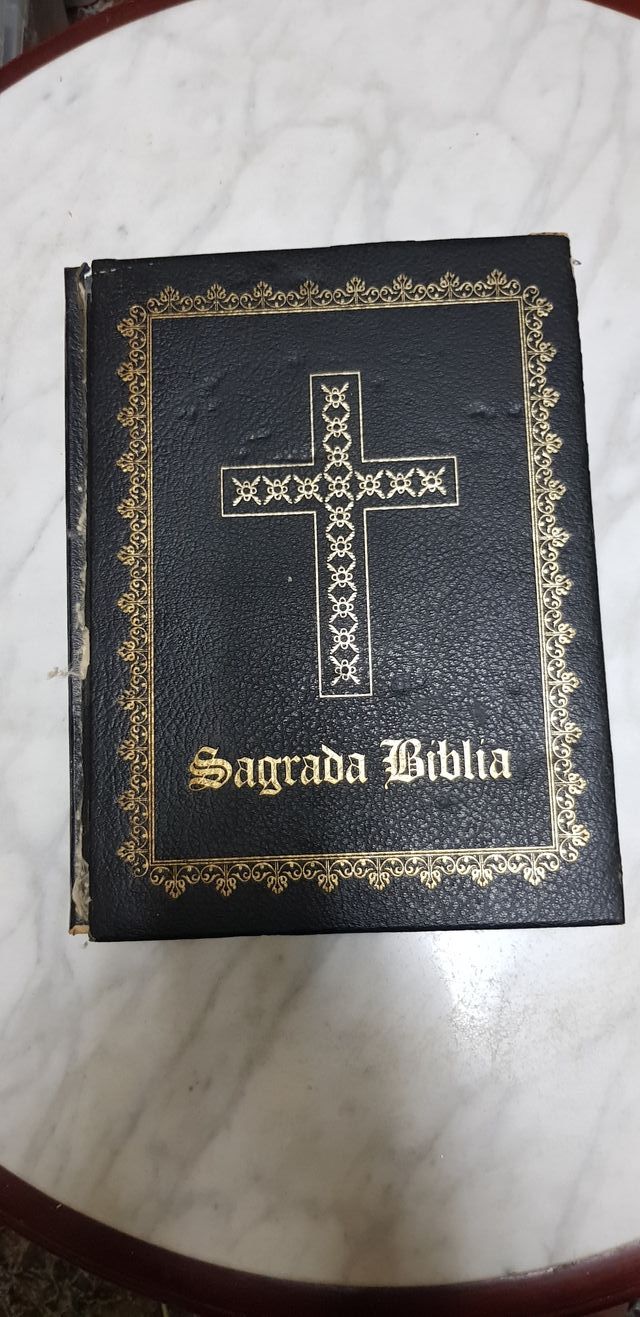 LA SAGRADA BIBLIA