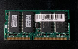 RAM Toshiba 256MB PC133 para portatil vintage