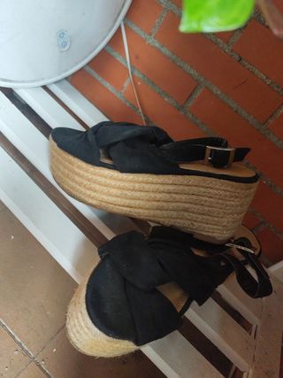 Sandalias cuña negras