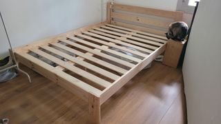 Cama de madera de pino Lufe 135x190