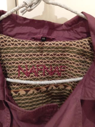 Gabardina NAF NAF morada - XL