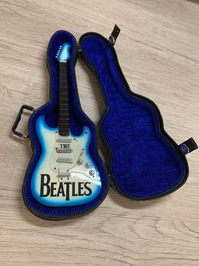 Mini guitarra Beatles azul + funda