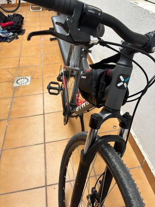 Bicicleta Btwin 6061 carbono como nueva