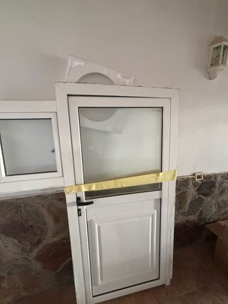 Puerta y ventana aluminio blanco