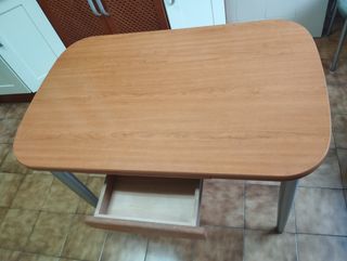 Mesa cocina 4 sillas
Mesa extensible de 110 a 170.