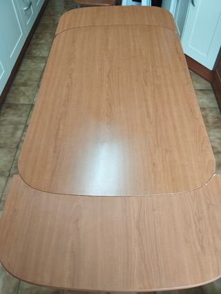 Mesa cocina 4 sillas
Mesa extensible de 110 a 170.
