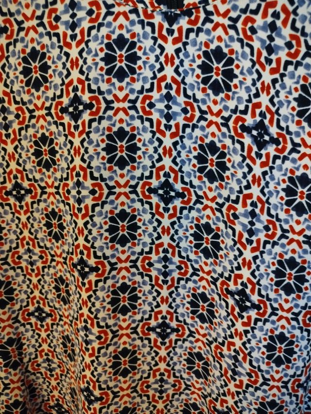 Vestido estampado azul y rojo, Sfera