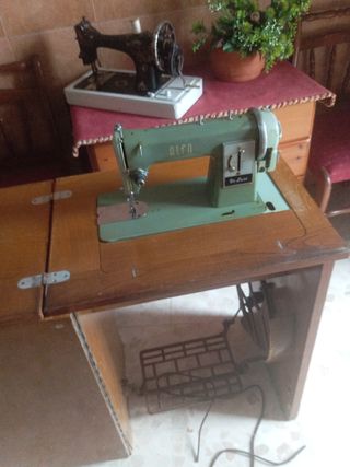 Máquina coser Alfa antigua plegable