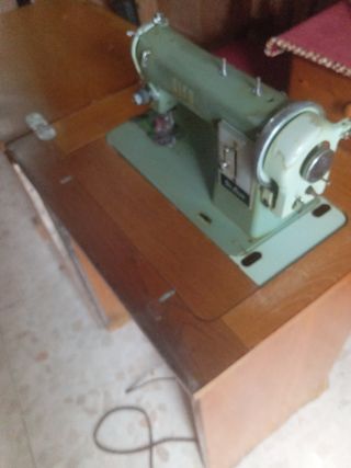 Máquina coser Alfa antigua plegable