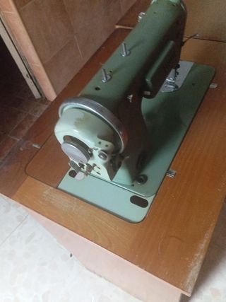 Máquina coser Alfa antigua plegable