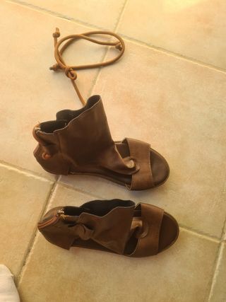 Sandali estivi in pelle marrone