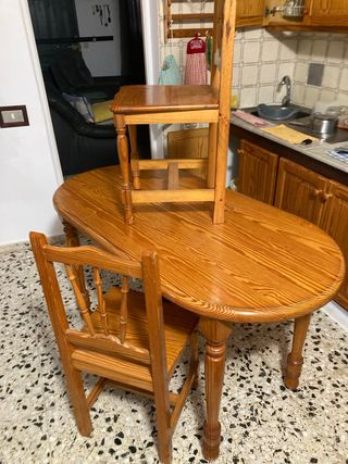 Mesa ovalada + 4 sillas madera maciza