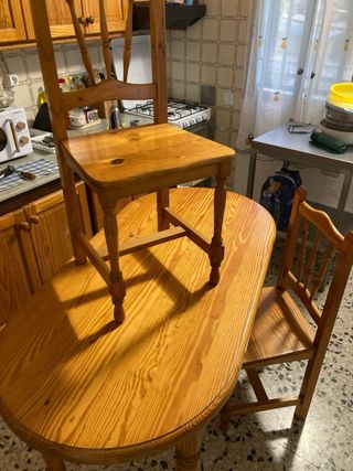 Mesa ovalada + 4 sillas madera maciza